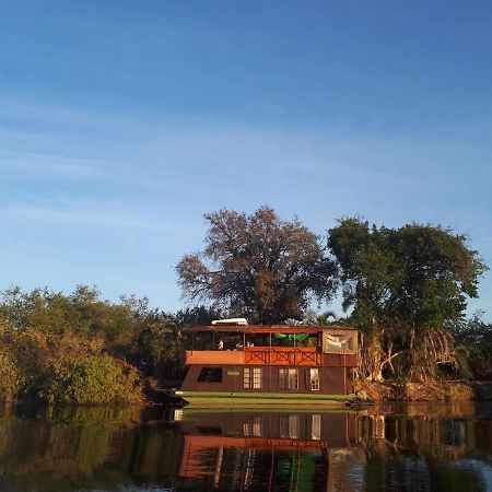 Kubu Queen Houseboat Hotell Shakawe Eksteriør bilde